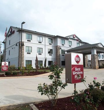 Best Western Plus DeSoto Inn & Suites