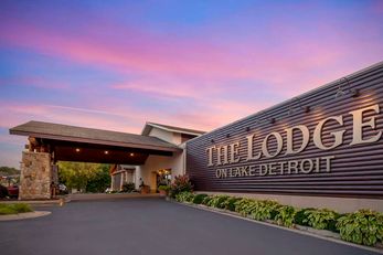 Best Western Premier Ldg On Lake Detroit