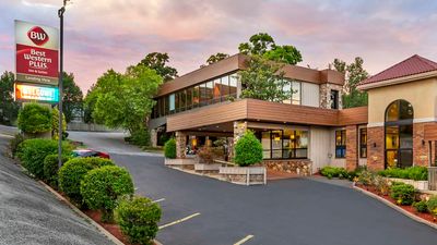 Best Western Plus Landing View Inn Suite