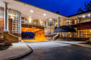Best Western Plus The Inn Stes at Falls