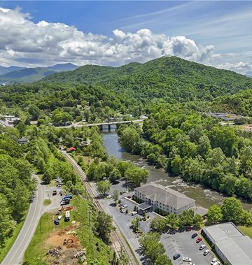 Best Western Plus River Escape Inn & Sts