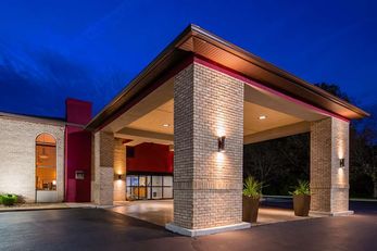 Best Western Plus North Canton Inn & Ste