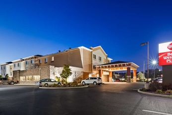 Best Western Plus Boardman Inn & Suites