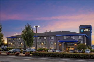 Best Western Plus Cascade Inn & Suites
