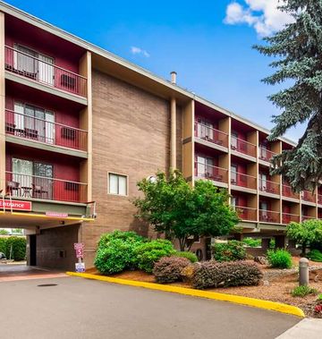 Best Western Plus Rivershore Hotel
