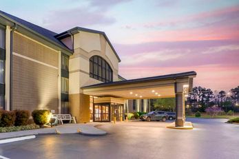 Best Western Plus Cedar Bluff Inn