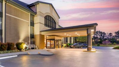 Best Western Plus Cedar Bluff Inn