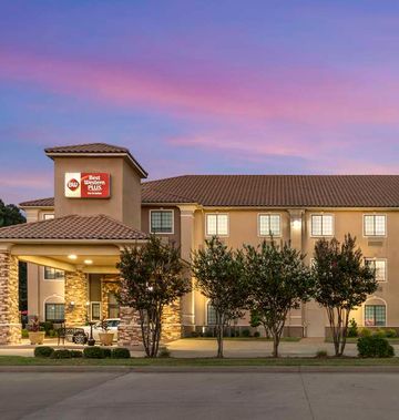 Best Western Plus Crown Colony Inn Suite