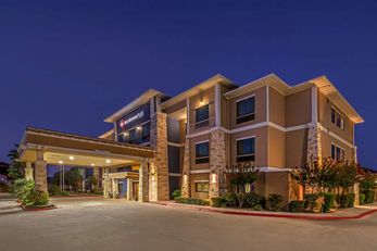 Best Western Plus Lytle Inn & Suites