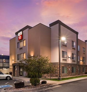 Best Western Plus Airport Inn & Suites