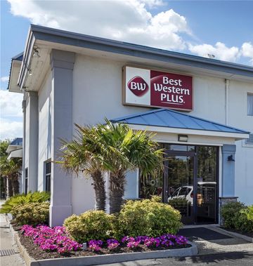 Best Western Plus Holiday Sands Inn