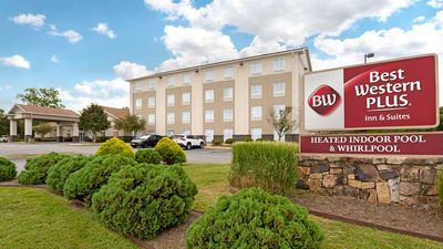 Best Western Plus Crossroads Inn & Suite
