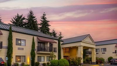 Best Western Plus Plaza by the Green