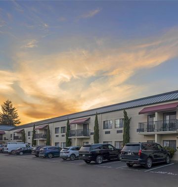 Best Western Plus Plaza by the Green