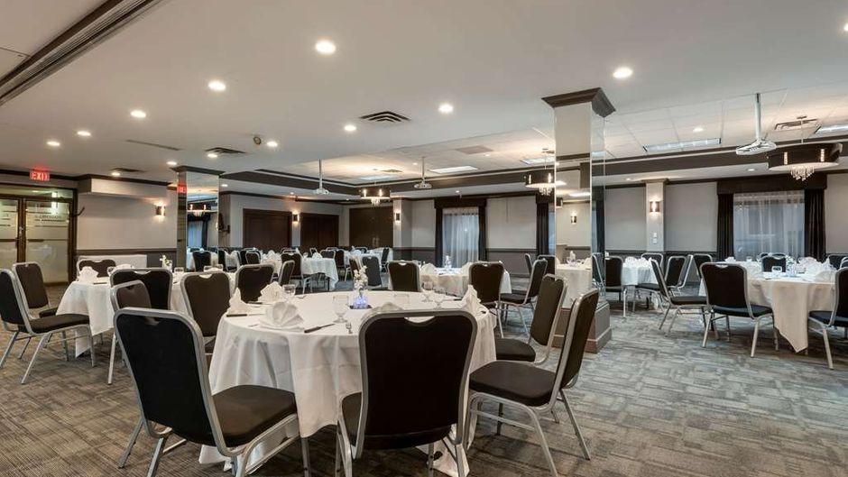 Best Western Plus Village Park Inn Meeting