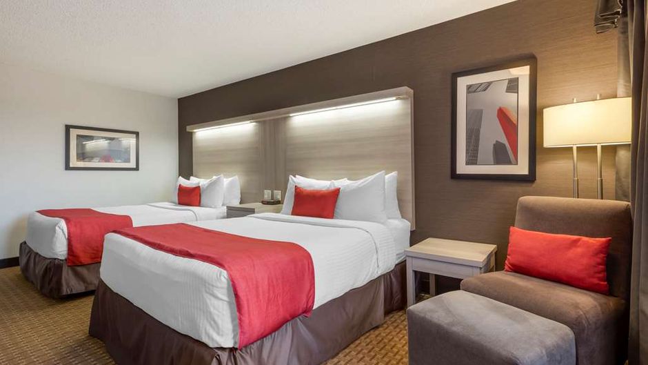 Best Western Plus Village Park Inn Room