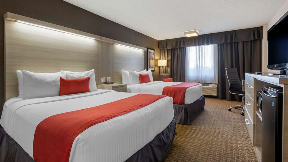 Best Western Plus Village Park Inn Room