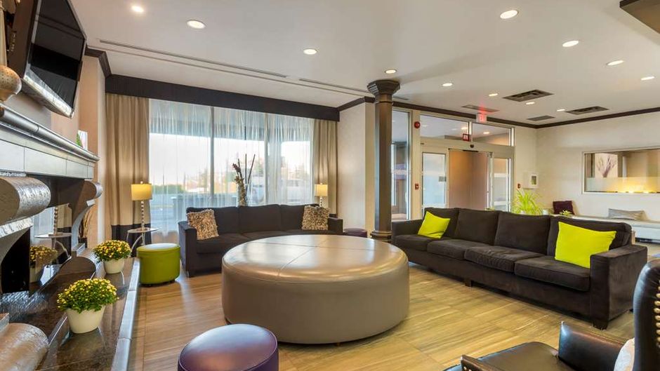 Best Western Plus Village Park Inn Lobby