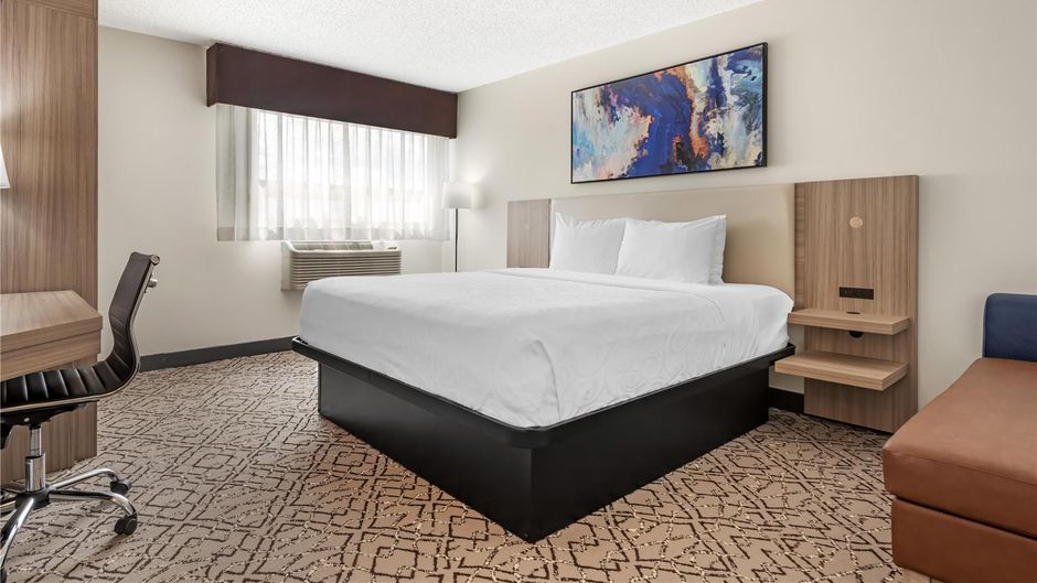 Best Western Airport Inn Room