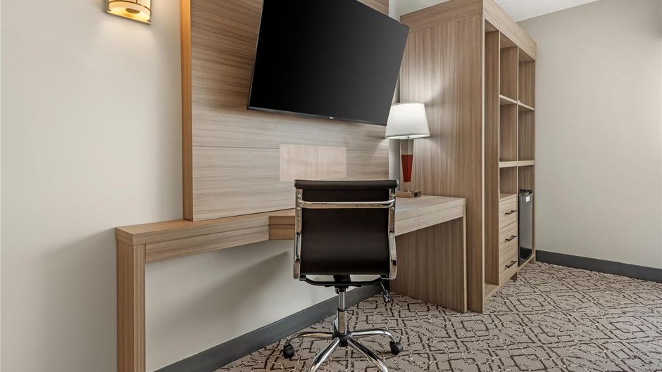 Best Western Airport Inn Room