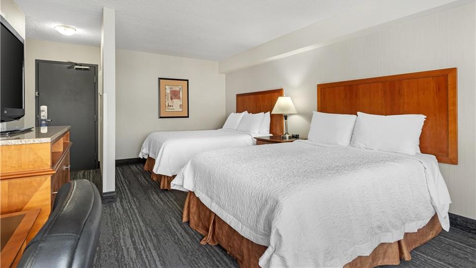 Best Western Plus Suites Downtown Room