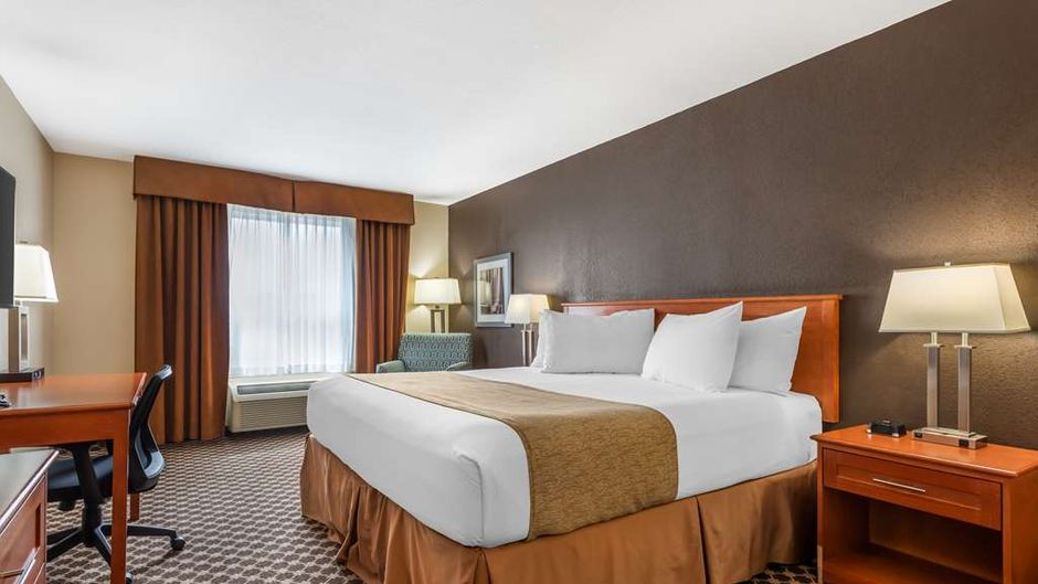 Best Western Strathmore Inn Room