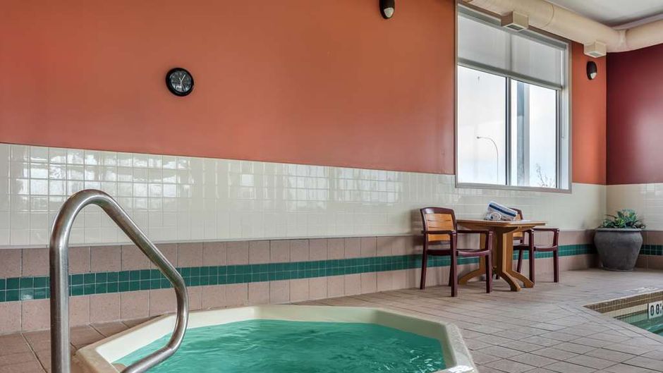 Best Western Strathmore Inn Pool