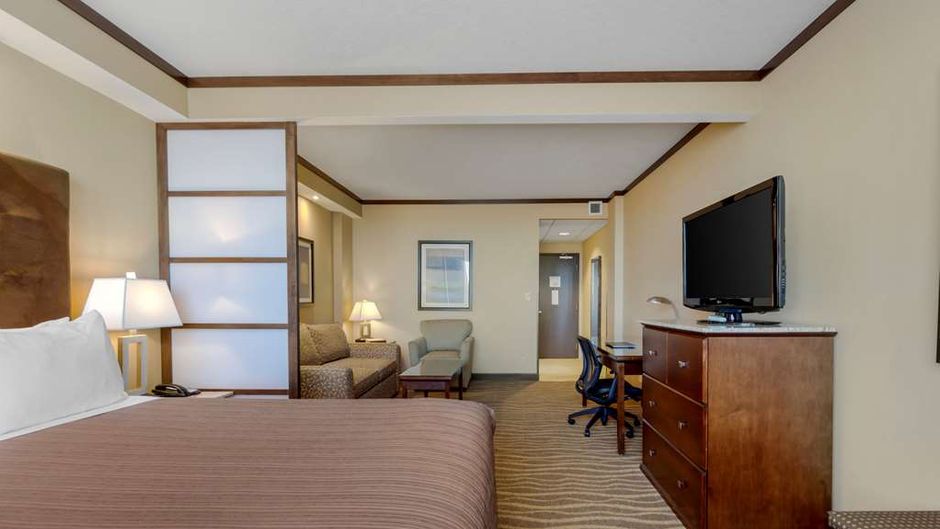 Best Western Premier Denham Inn & Suites Room