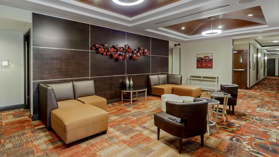 Best Western Premier Denham Inn & Suites Lobby