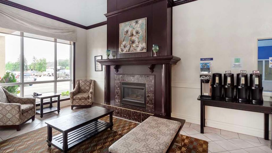 Best Western High Road Inn Lobby