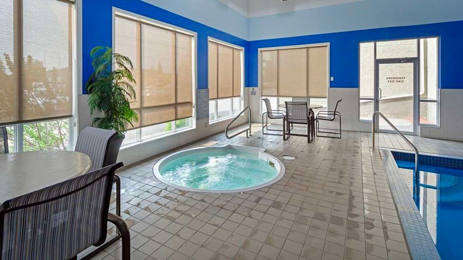 Best Western High Road Inn Pool