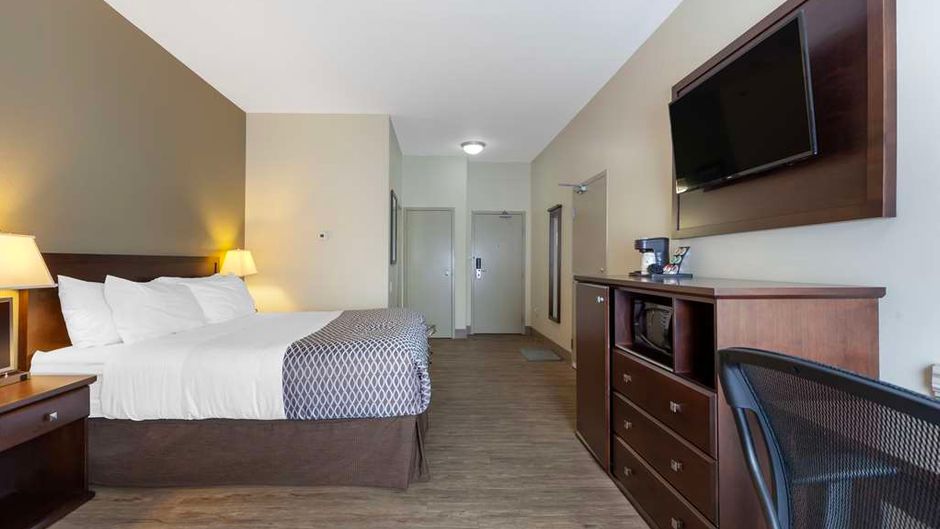 Best Western High Road Inn Room