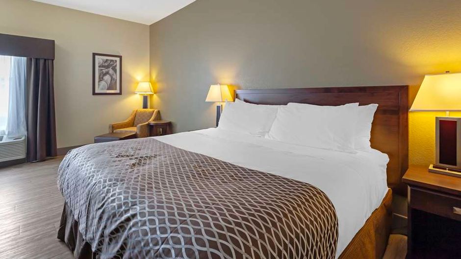 Best Western High Road Inn Room