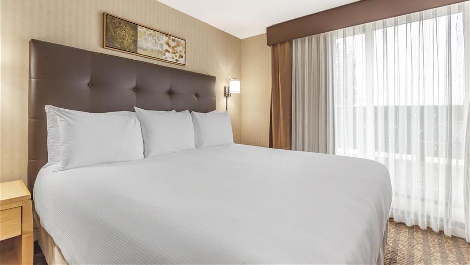 Best Western Cold Lake Inn Room