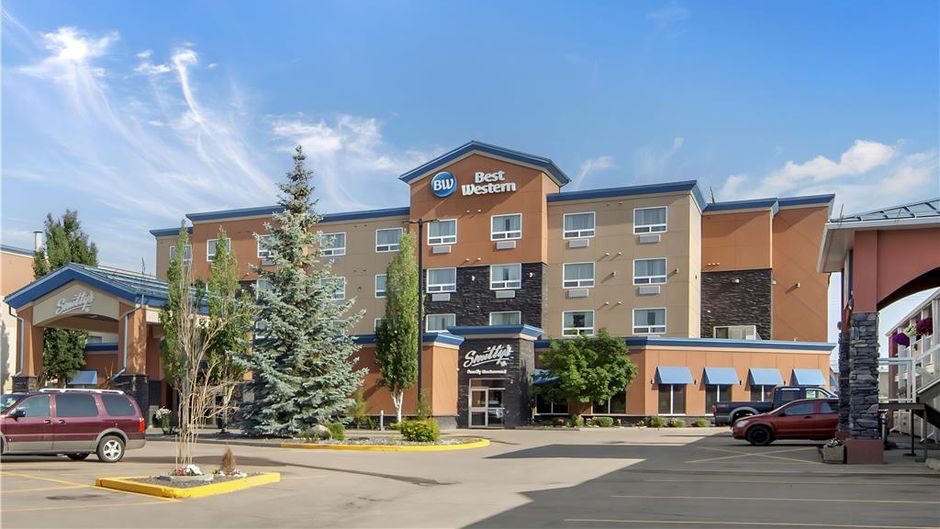 Best Western Cold Lake Inn Exterior
