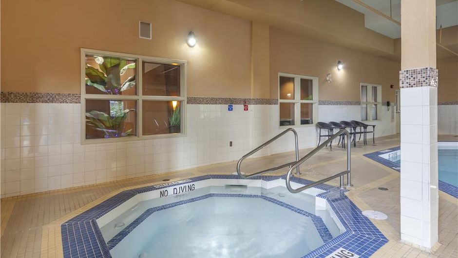 Best Western Cold Lake Inn Pool