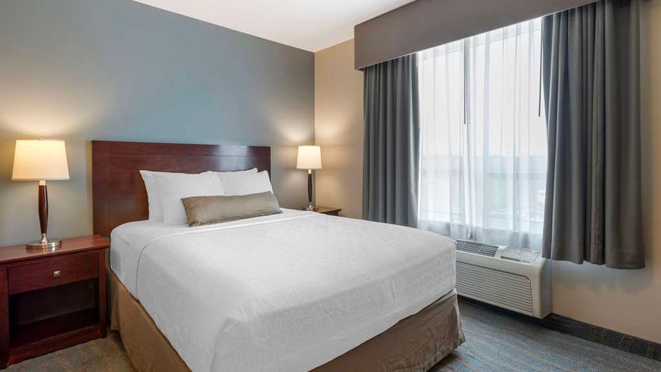 Best Western Rocky Mtn House Inn & Stes Room
