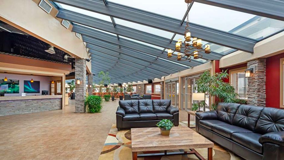 Best Western Plus Mirage Hotel & Resort Lobby
