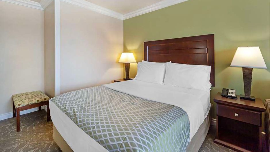Best Western Plus Mirage Hotel & Resort Room