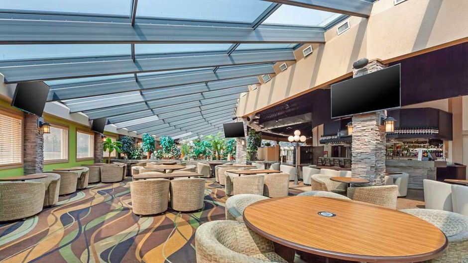 Best Western Plus Mirage Hotel & Resort Exterior