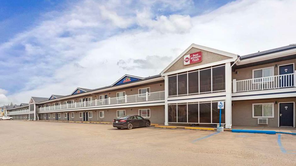 Best Western Plus Mirage Hotel & Resort Exterior