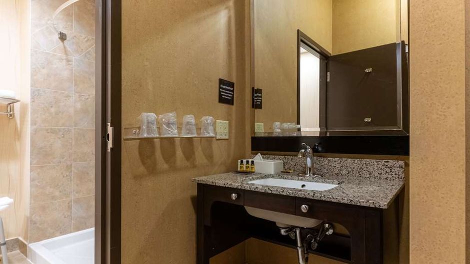 Best Western Plus South Edmonton Inn/Ste Room
