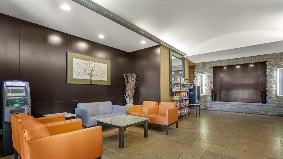 Best Western Plus The Inn at St. Albert Lobby