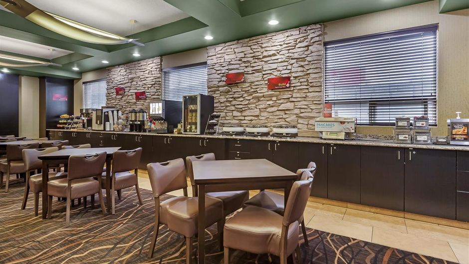 Best Western Plus The Inn at St. Albert Restaurant