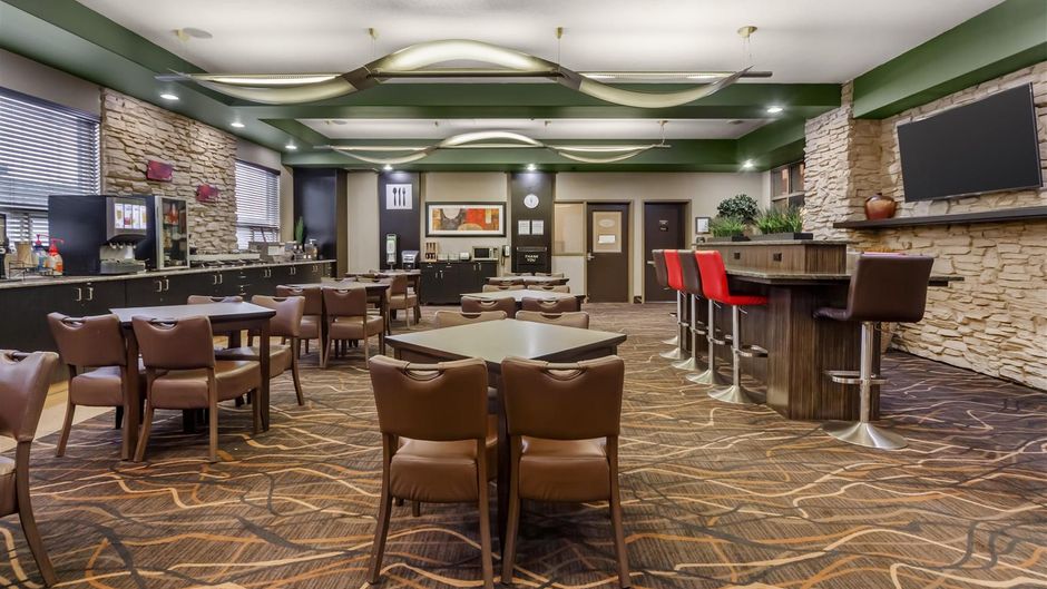 Best Western Plus The Inn at St. Albert Restaurant