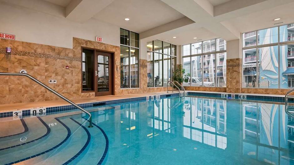 Best Western Plus Chateau Sylvan Lake Pool