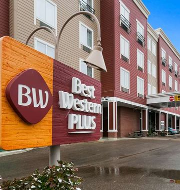 Best Western Plus Chateau Sylvan Lake
