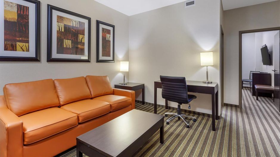 Best Western Plus Sherwood Inn & Suites Room