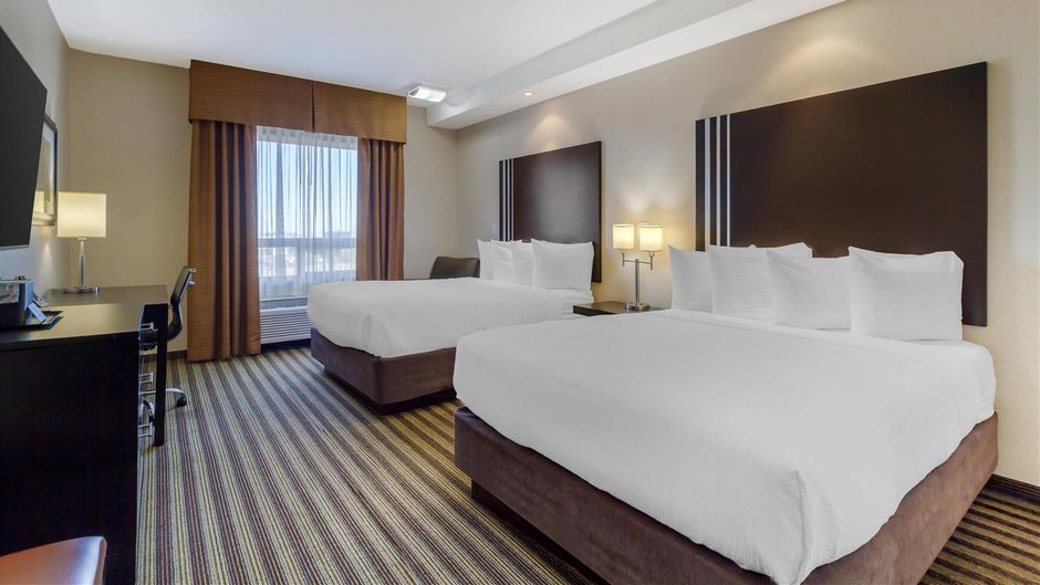 Best Western Plus Sherwood Inn & Suites Room