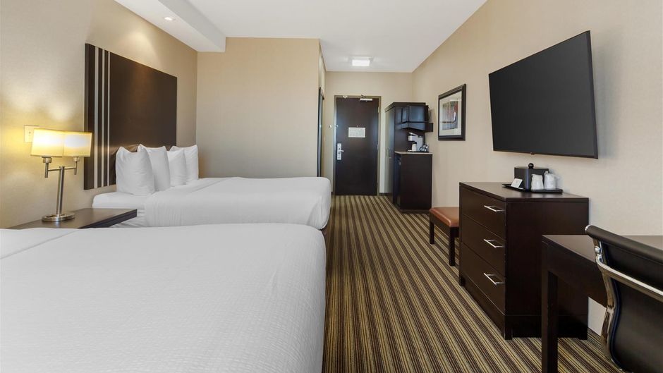 Best Western Plus Sherwood Inn & Suites Room